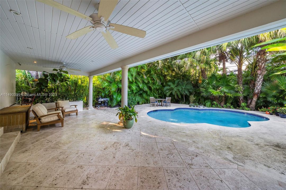 Недавно продано: $2,195,000 (3 спален, 2 ванн, 2070 Квадратных фут)