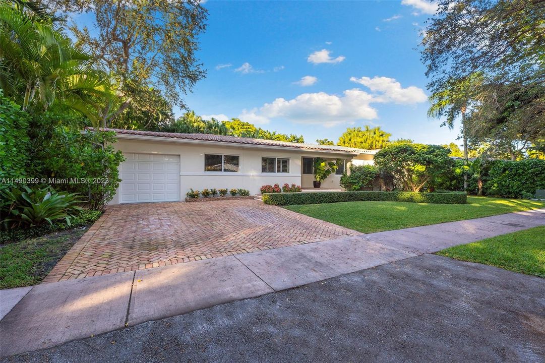 Недавно продано: $2,195,000 (3 спален, 2 ванн, 2070 Квадратных фут)