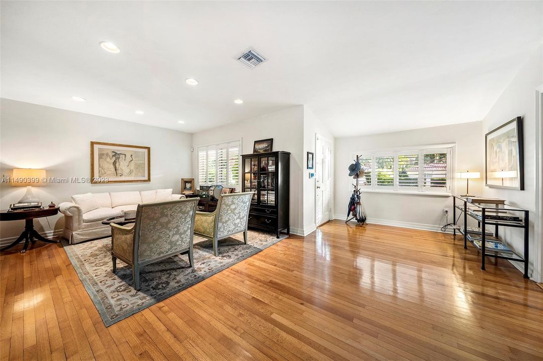 Недавно продано: $2,195,000 (3 спален, 2 ванн, 2070 Квадратных фут)