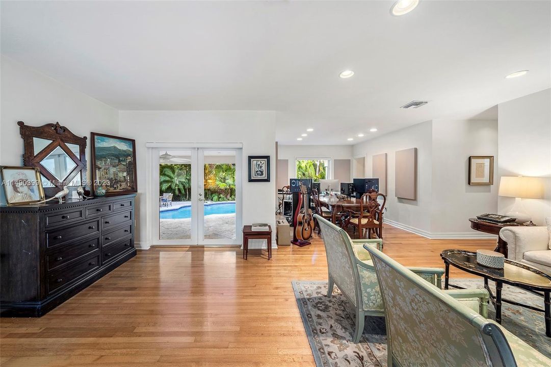 Недавно продано: $2,195,000 (3 спален, 2 ванн, 2070 Квадратных фут)