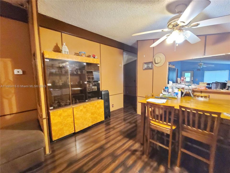 Vendido Recientemente: $119,000 (4 camas, 2 baños, 1674 Pies cuadrados)