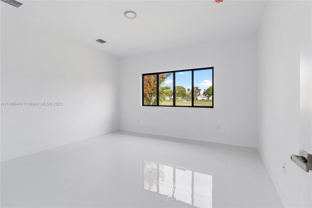 Recently Sold: $889,900 (4 beds, 3 baths, 2000 Square Feet)