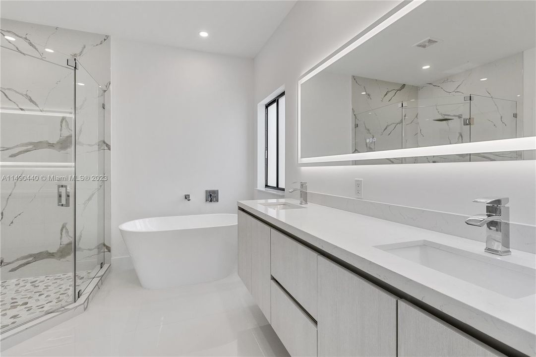 Recently Sold: $889,900 (4 beds, 3 baths, 2000 Square Feet)