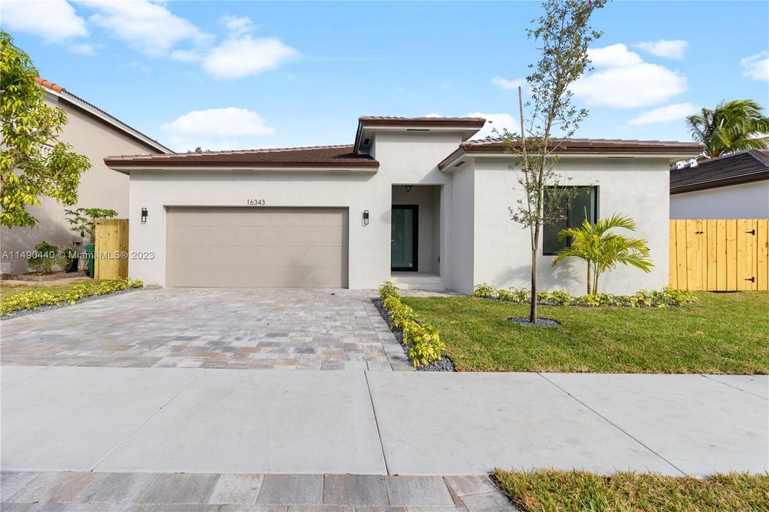 Recently Sold: $889,900 (4 beds, 3 baths, 2000 Square Feet)