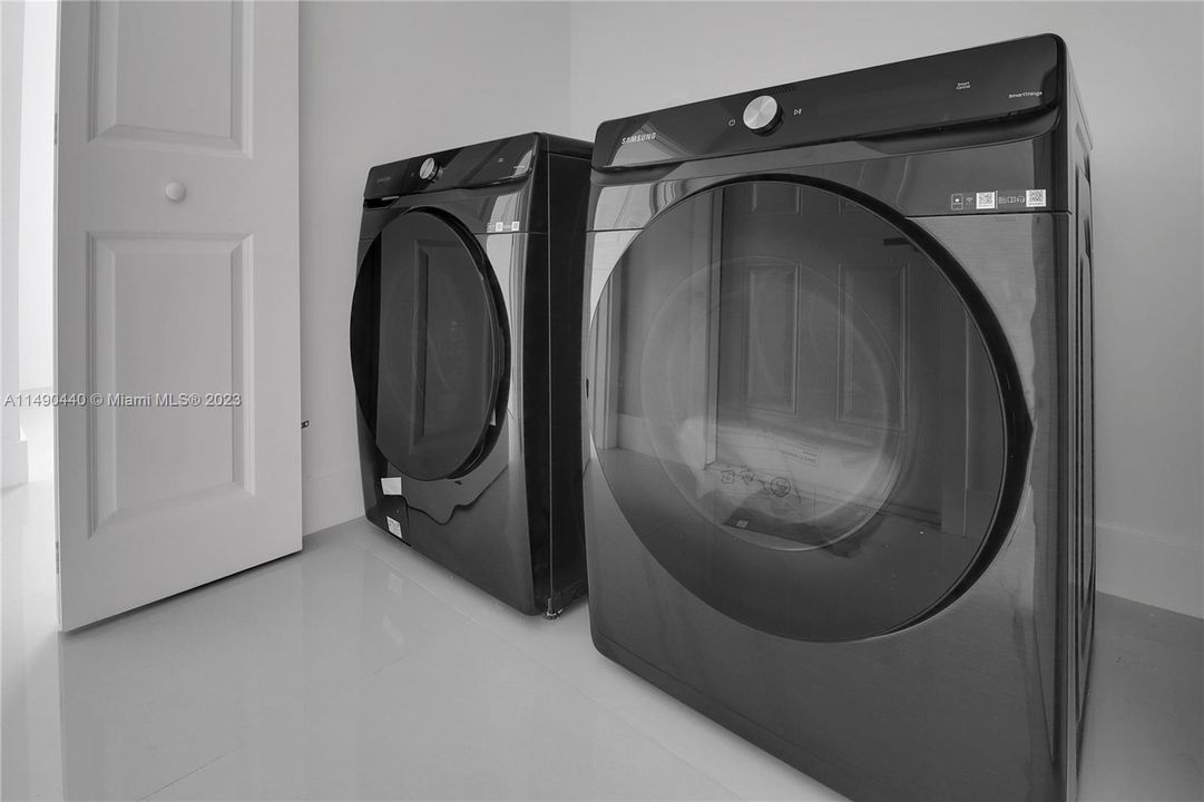 Recently Sold: $889,900 (4 beds, 3 baths, 2000 Square Feet)