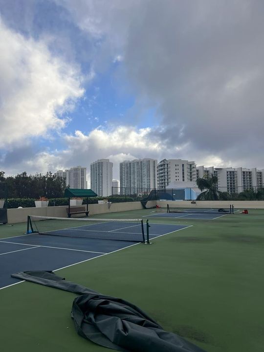 最近售出: $4,800 (290,968 平方英尺)