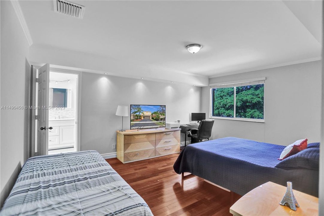 Recently Sold: $827,000 (4 beds, 2 baths, 1802 Square Feet)