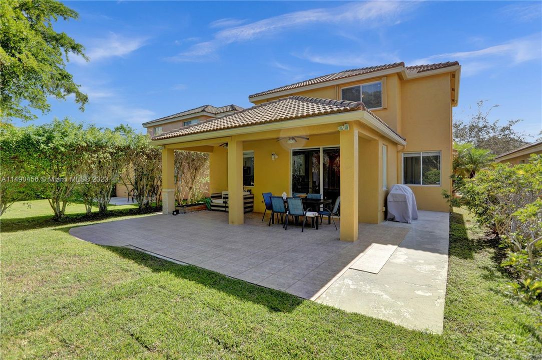 Recently Sold: $827,000 (4 beds, 2 baths, 1802 Square Feet)