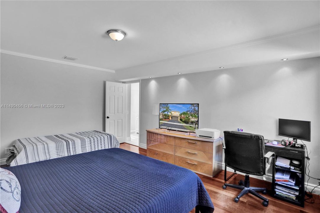 Recently Sold: $827,000 (4 beds, 2 baths, 1802 Square Feet)