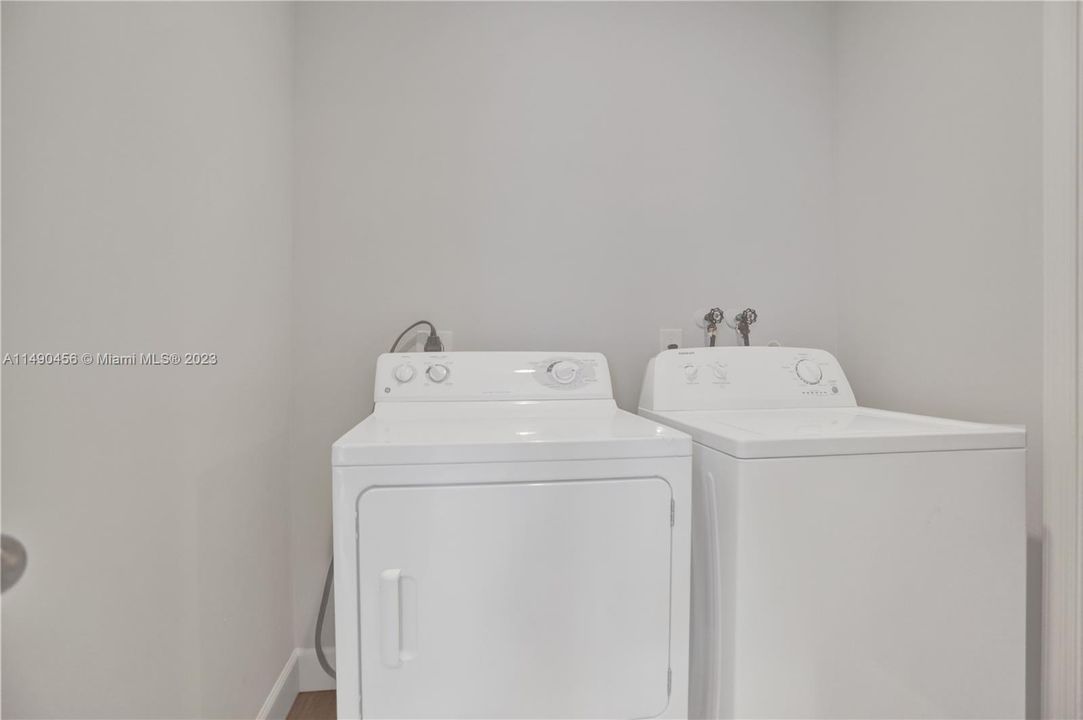 Recently Sold: $827,000 (4 beds, 2 baths, 1802 Square Feet)