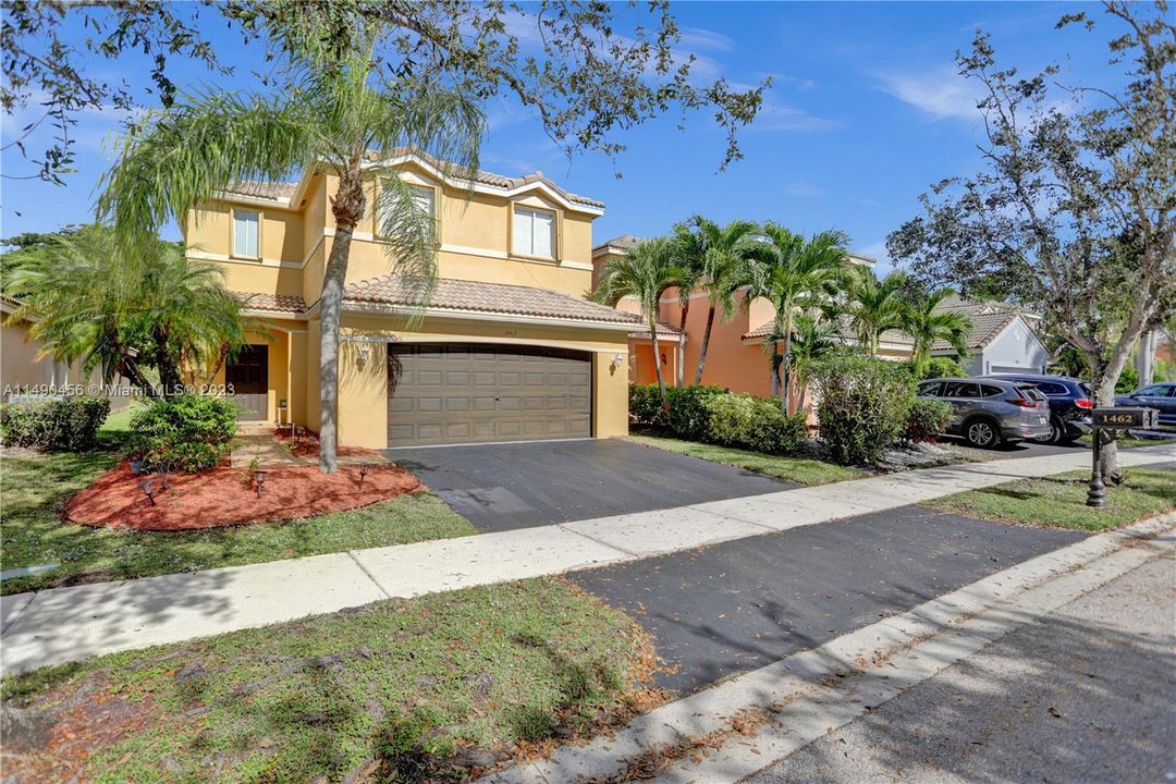 Recently Sold: $827,000 (4 beds, 2 baths, 1802 Square Feet)