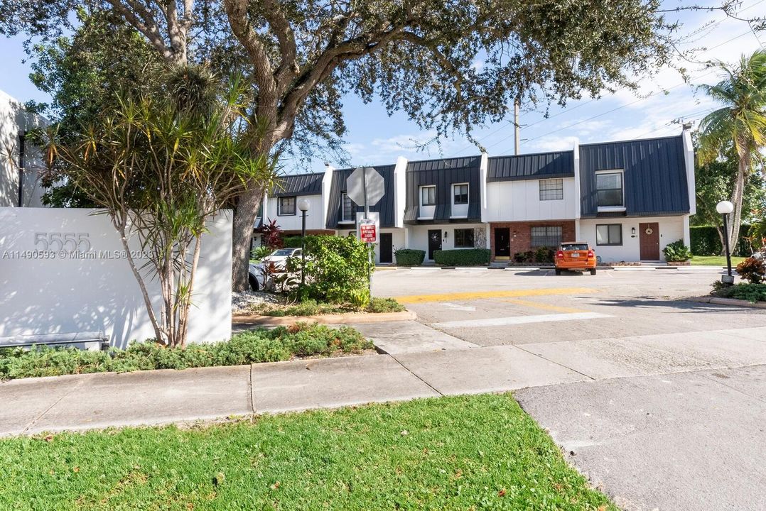 Recently Sold: $416,500 (2 beds, 2 baths, 1007 Square Feet)