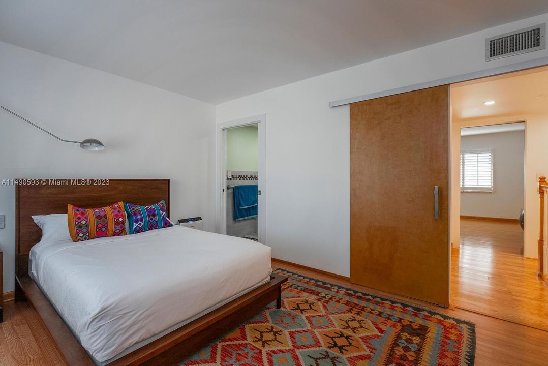 Recently Sold: $416,500 (2 beds, 2 baths, 1007 Square Feet)