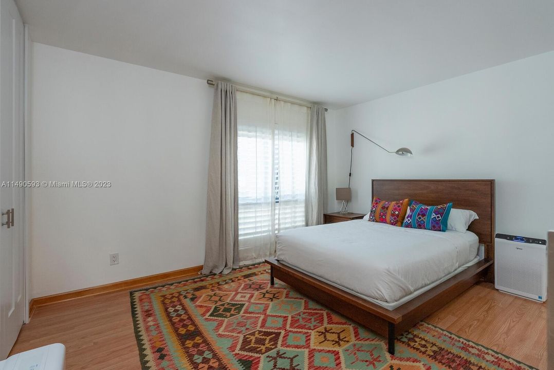 Recently Sold: $416,500 (2 beds, 2 baths, 1007 Square Feet)