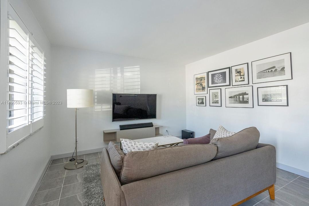 Recently Sold: $416,500 (2 beds, 2 baths, 1007 Square Feet)