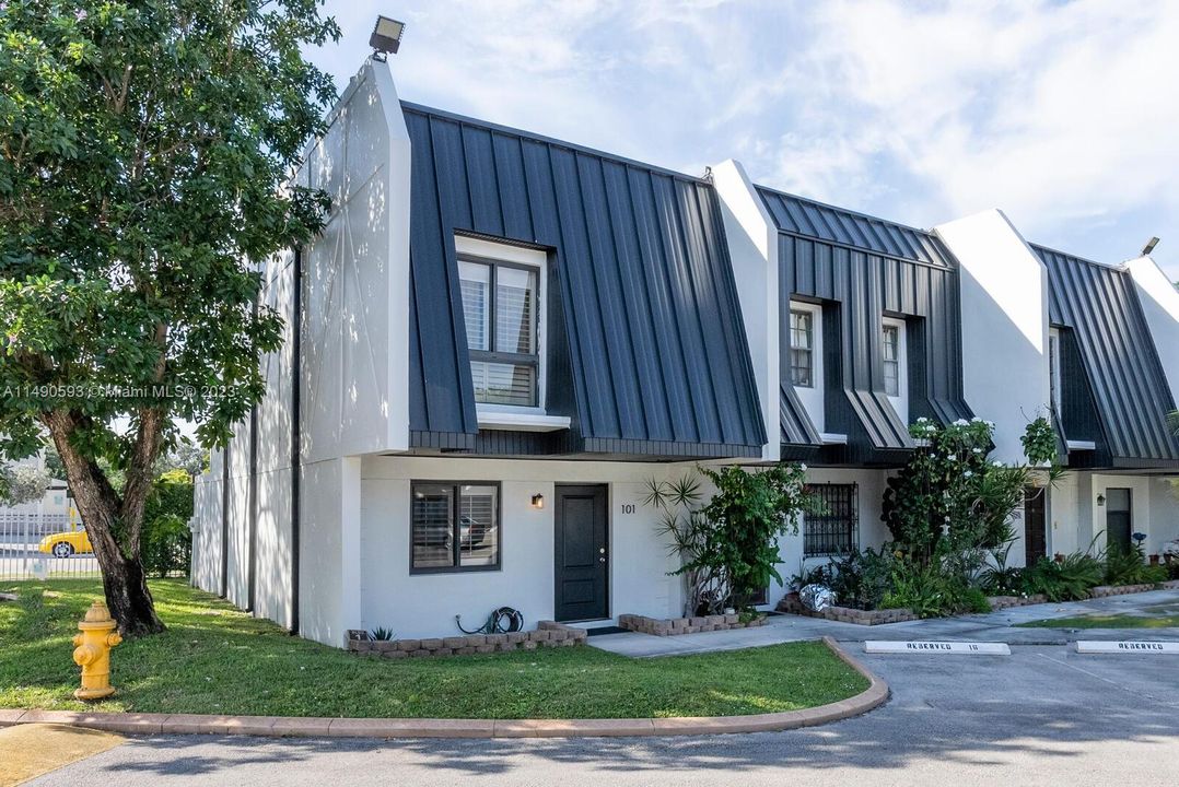 Recently Sold: $416,500 (2 beds, 2 baths, 1007 Square Feet)