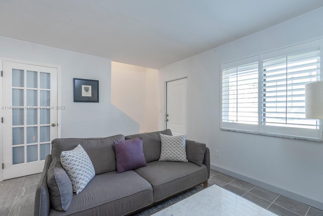 Recently Sold: $416,500 (2 beds, 2 baths, 1007 Square Feet)