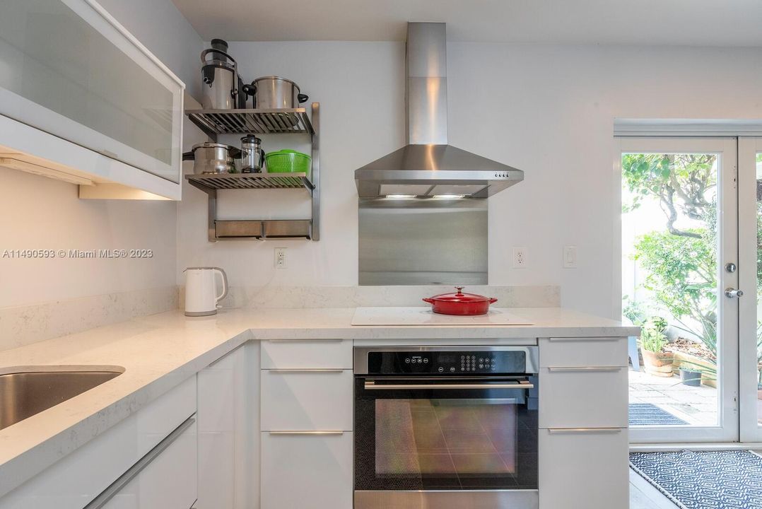 Recently Sold: $416,500 (2 beds, 2 baths, 1007 Square Feet)