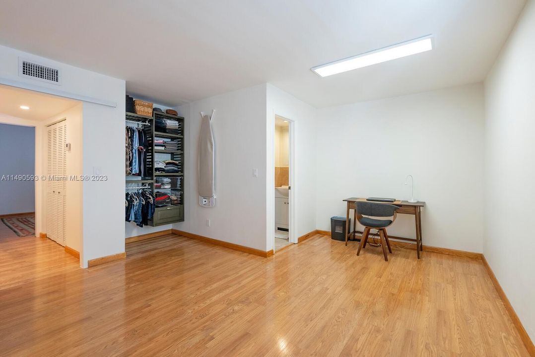 Recently Sold: $416,500 (2 beds, 2 baths, 1007 Square Feet)