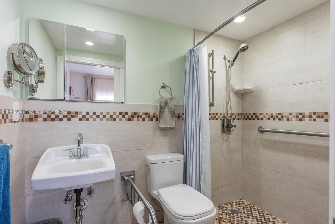 Recently Sold: $416,500 (2 beds, 2 baths, 1007 Square Feet)