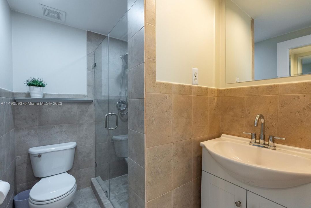 Recently Sold: $416,500 (2 beds, 2 baths, 1007 Square Feet)