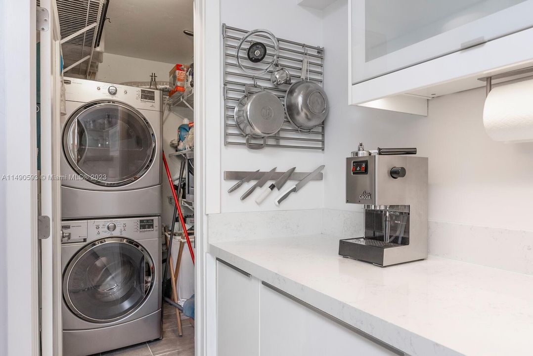 Recently Sold: $416,500 (2 beds, 2 baths, 1007 Square Feet)