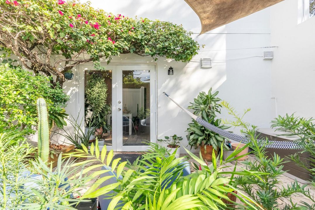 Recently Sold: $416,500 (2 beds, 2 baths, 1007 Square Feet)