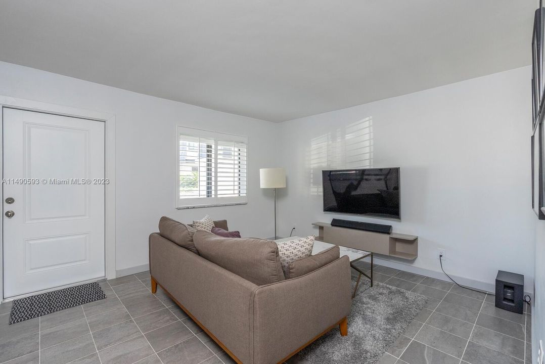 Recently Sold: $416,500 (2 beds, 2 baths, 1007 Square Feet)