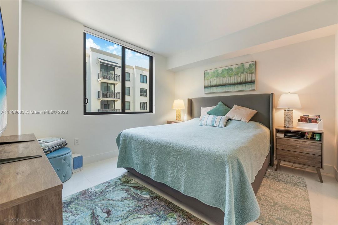 For Sale: $599,980 (1 beds, 1 baths, 768 Square Feet)