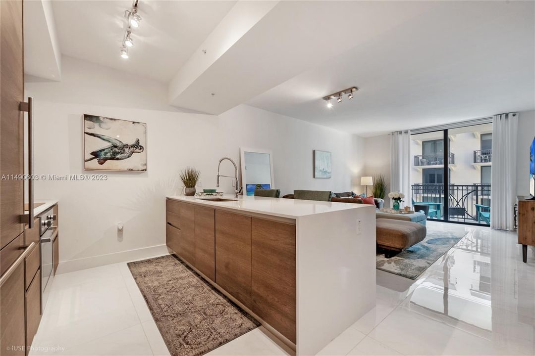 For Sale: $619,995 (1 beds, 1 baths, 768 Square Feet)