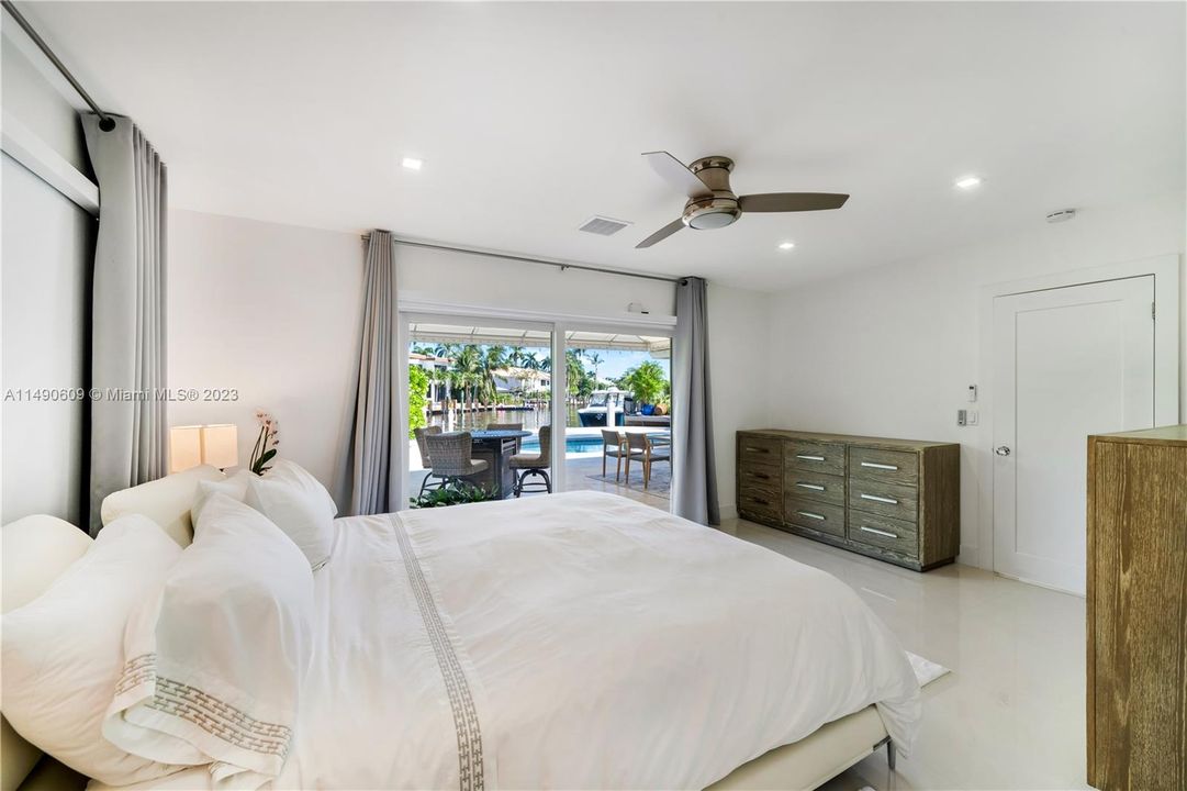For Sale: $2,600,000 (3 beds, 2 baths, 2149 Square Feet)