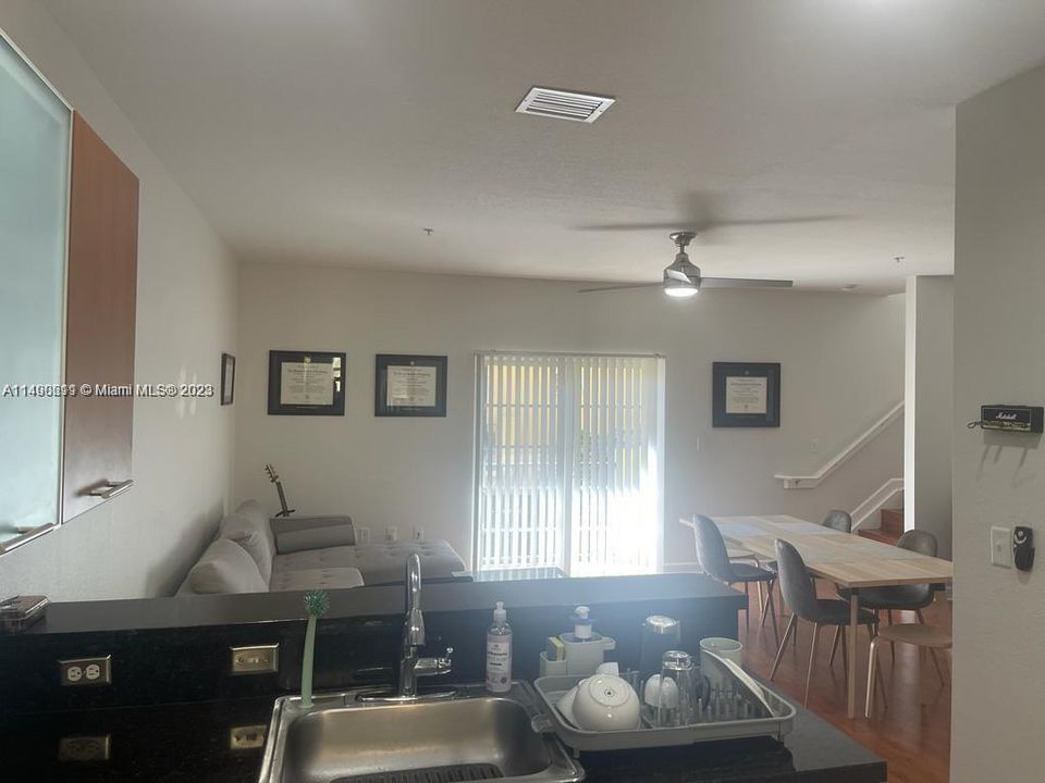 最近售出: $458,000 (3 贝兹, 3 浴室, 1455 平方英尺)