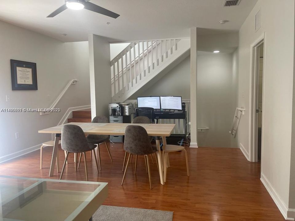 最近售出: $458,000 (3 贝兹, 3 浴室, 1455 平方英尺)