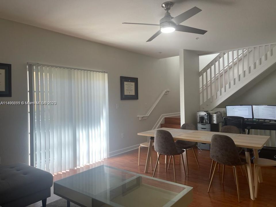 最近售出: $458,000 (3 贝兹, 3 浴室, 1455 平方英尺)