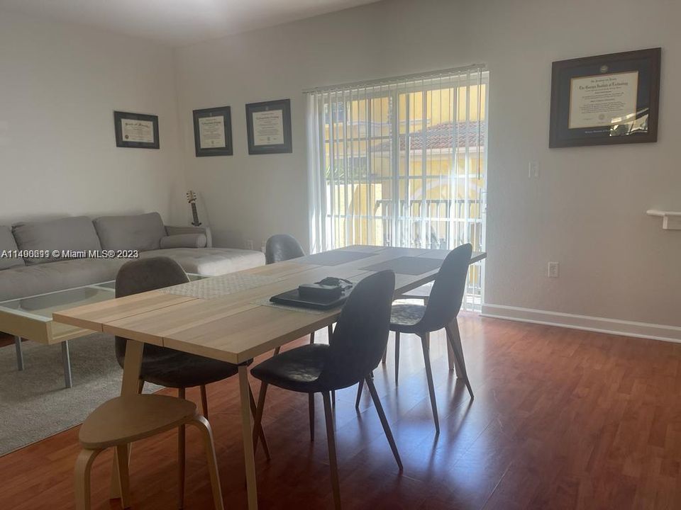 最近售出: $458,000 (3 贝兹, 3 浴室, 1455 平方英尺)