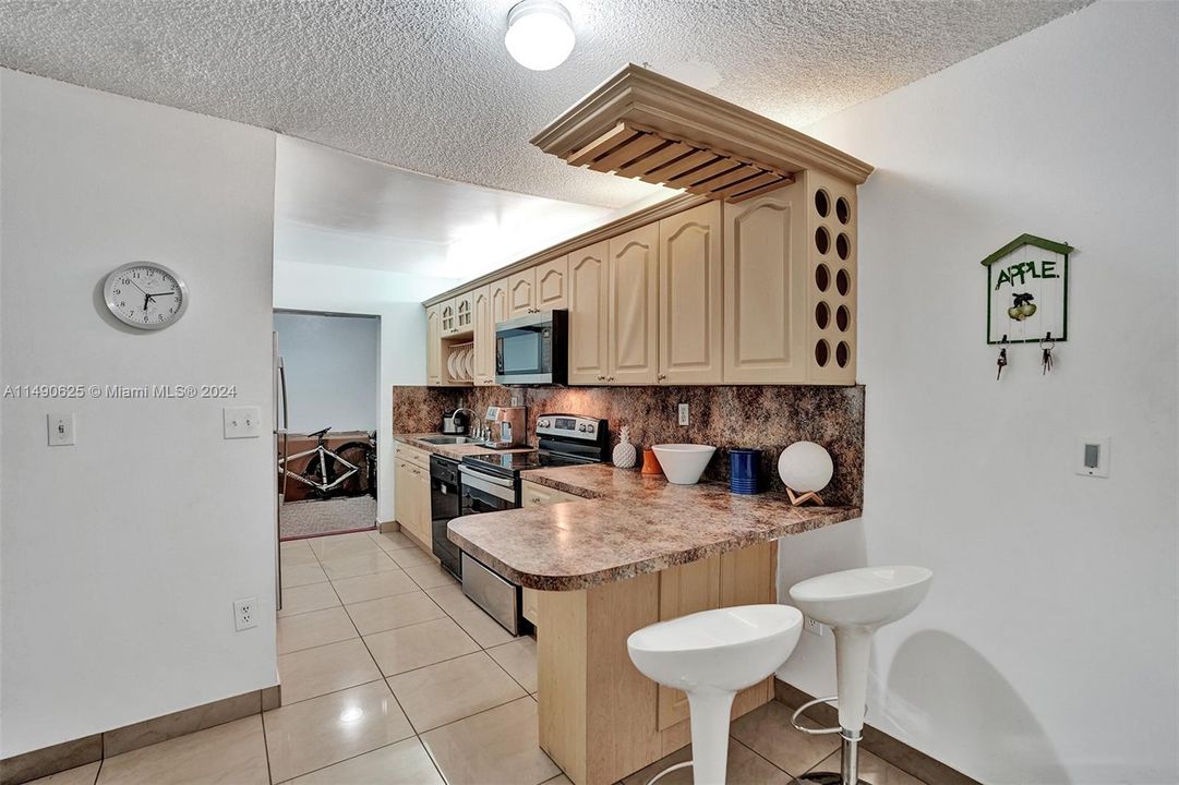 For Sale: $244,900 (2 beds, 1 baths, 720 Square Feet)