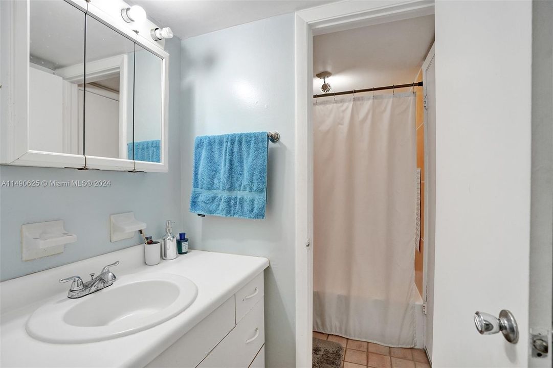 For Sale: $244,900 (2 beds, 1 baths, 720 Square Feet)