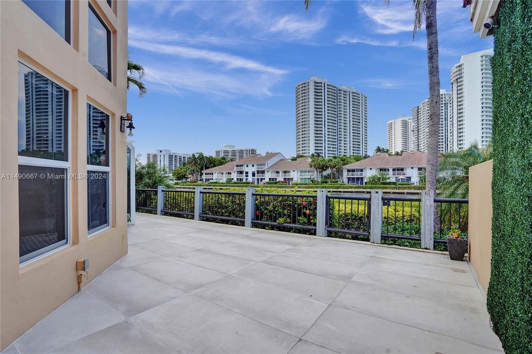 Recently Rented: $11,500 (5 beds, 3 baths, 2842 Square Feet)