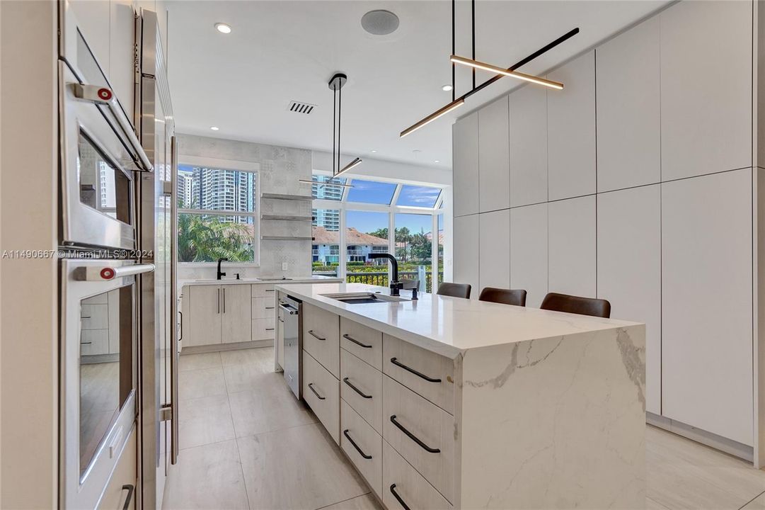 Recently Rented: $11,500 (5 beds, 3 baths, 2842 Square Feet)