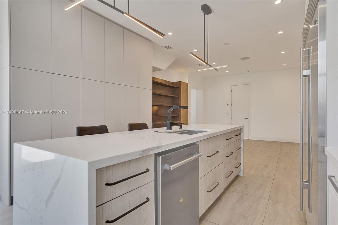 Recently Rented: $11,500 (5 beds, 3 baths, 2842 Square Feet)