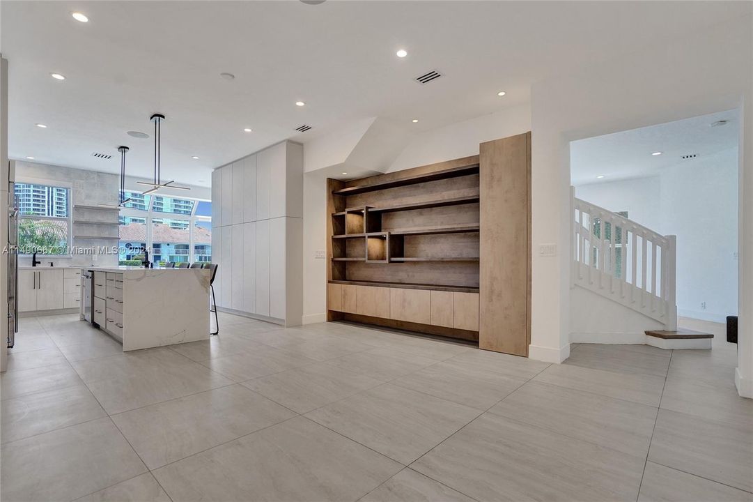 Recently Rented: $11,500 (5 beds, 3 baths, 2842 Square Feet)