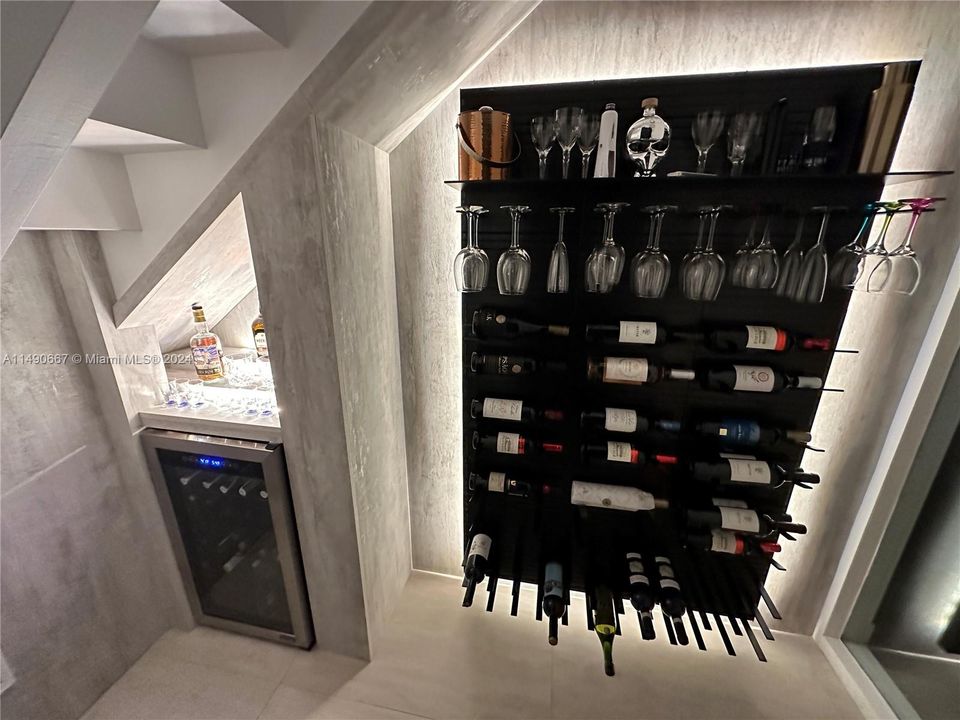 Recently Rented: $11,500 (5 beds, 3 baths, 2842 Square Feet)