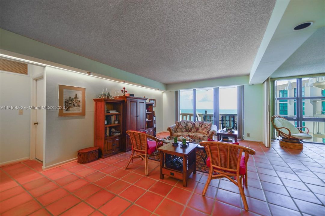 Vendido Recientemente: $1,270,000 (2 camas, 2 baños, 1409 Pies cuadrados)