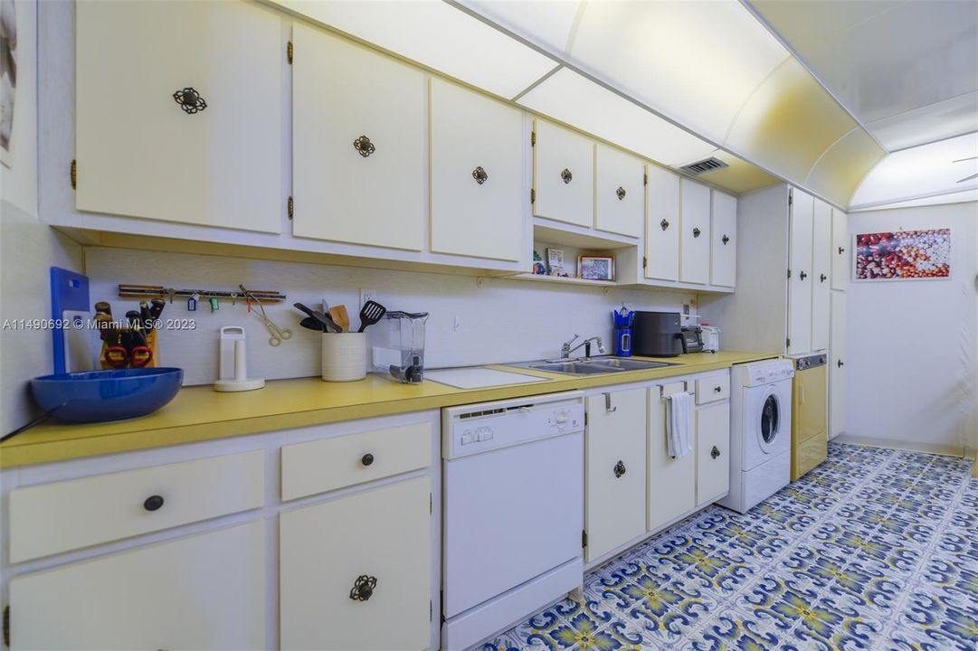 Vendido Recientemente: $1,270,000 (2 camas, 2 baños, 1409 Pies cuadrados)