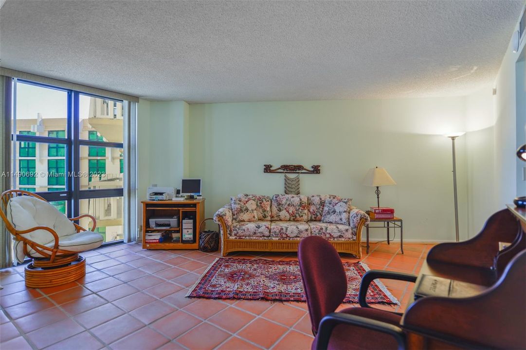 Vendido Recientemente: $1,270,000 (2 camas, 2 baños, 1409 Pies cuadrados)