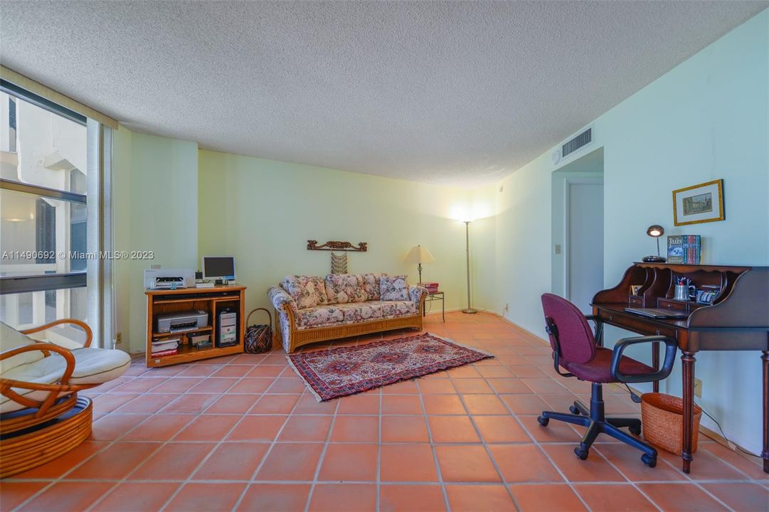 Vendido Recientemente: $1,270,000 (2 camas, 2 baños, 1409 Pies cuadrados)