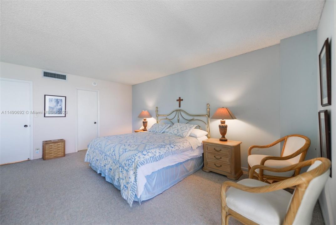 Vendido Recientemente: $1,270,000 (2 camas, 2 baños, 1409 Pies cuadrados)