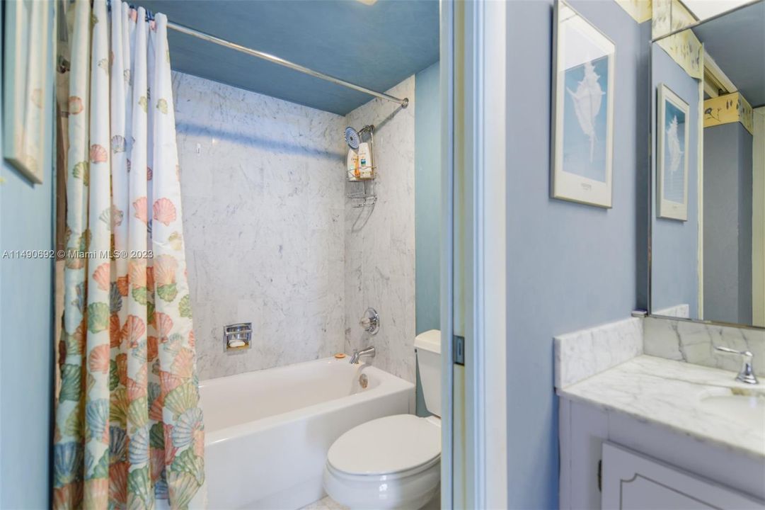 Vendido Recientemente: $1,270,000 (2 camas, 2 baños, 1409 Pies cuadrados)