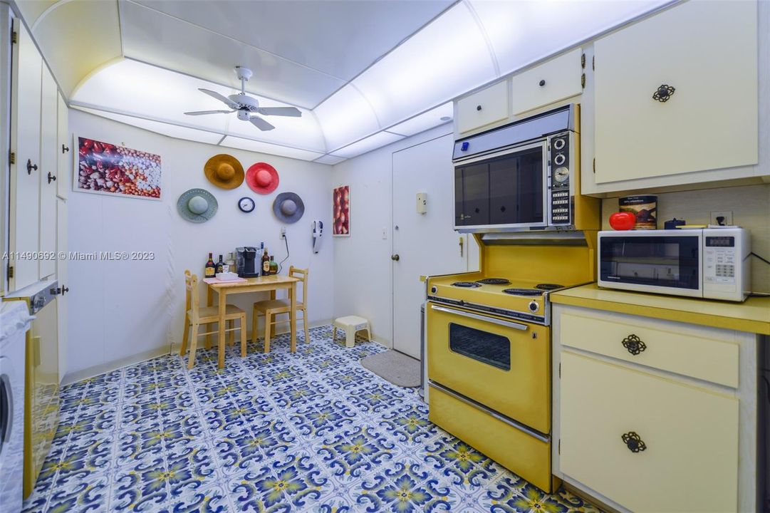 Vendido Recientemente: $1,270,000 (2 camas, 2 baños, 1409 Pies cuadrados)