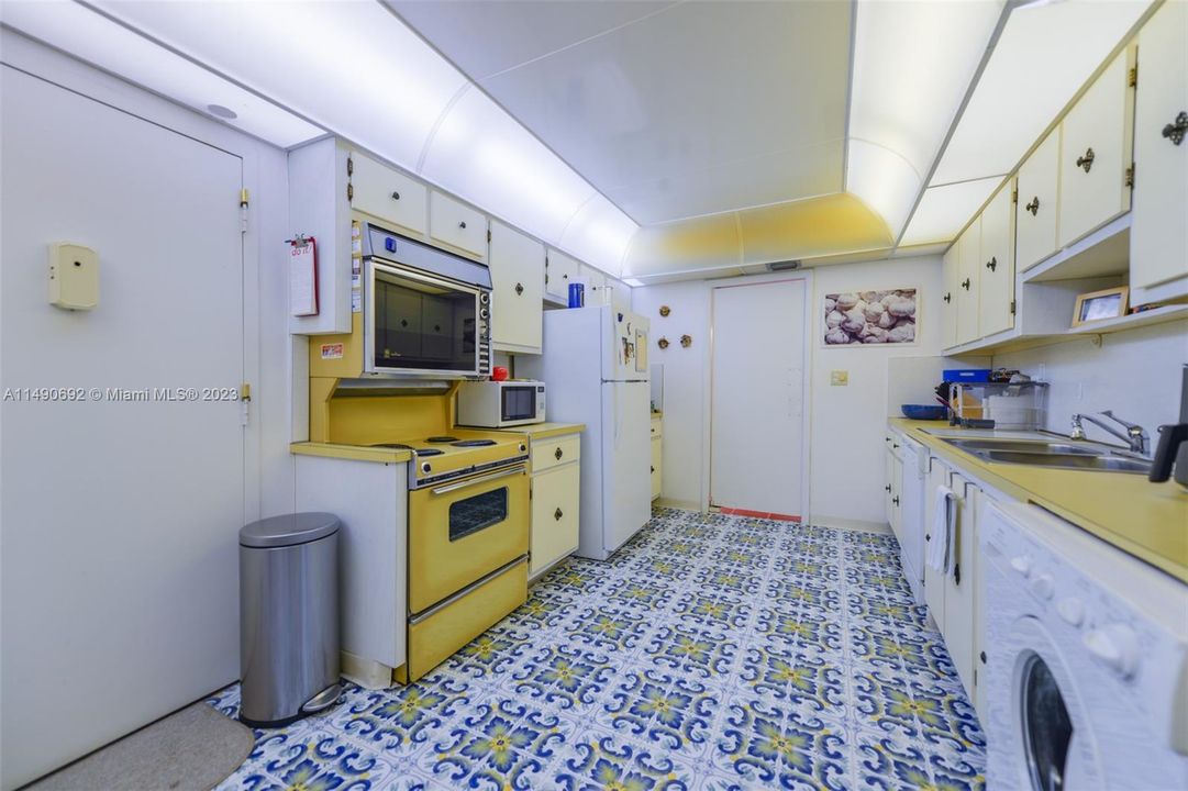 Vendido Recientemente: $1,270,000 (2 camas, 2 baños, 1409 Pies cuadrados)